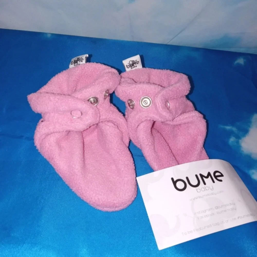 Bume Baby Pink Cozy 0-3 months Infant adjustable Soft Fleece Booties NEW